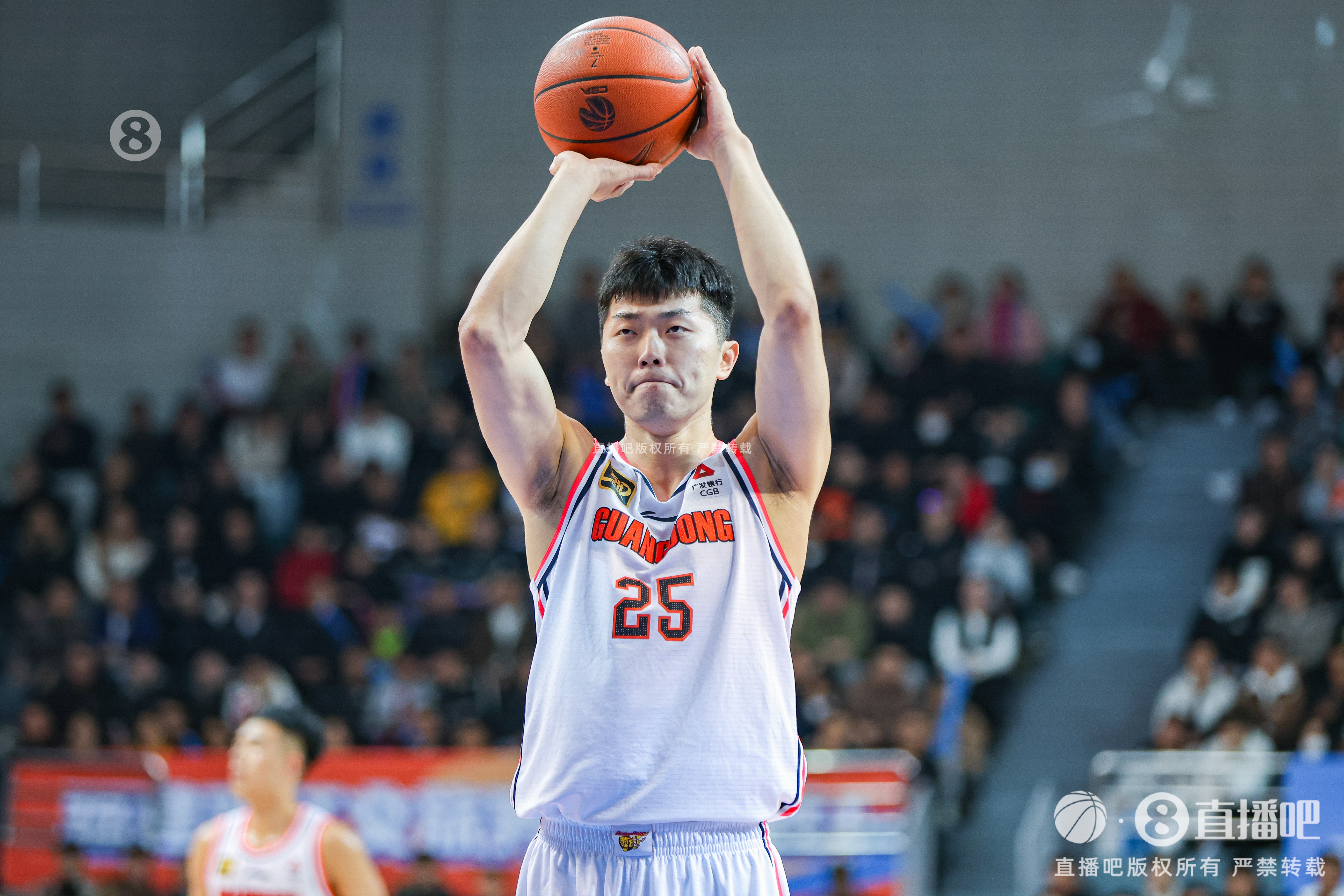 奇兵出马!张皓嘉被提上首发 8中5贡献13分5板2助&正负值+26!